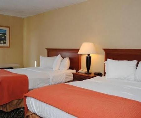 Ramada Mystic Hotel Exterior foto